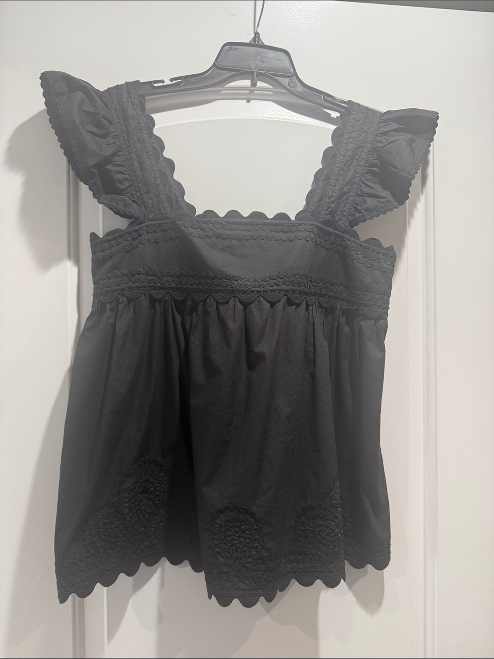 Juliet Dunn Black Ruffled Eyelet-Trim top